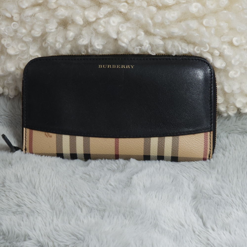 **Authentic**Burberry Haymarket Gladstone wallet  - Good Condition